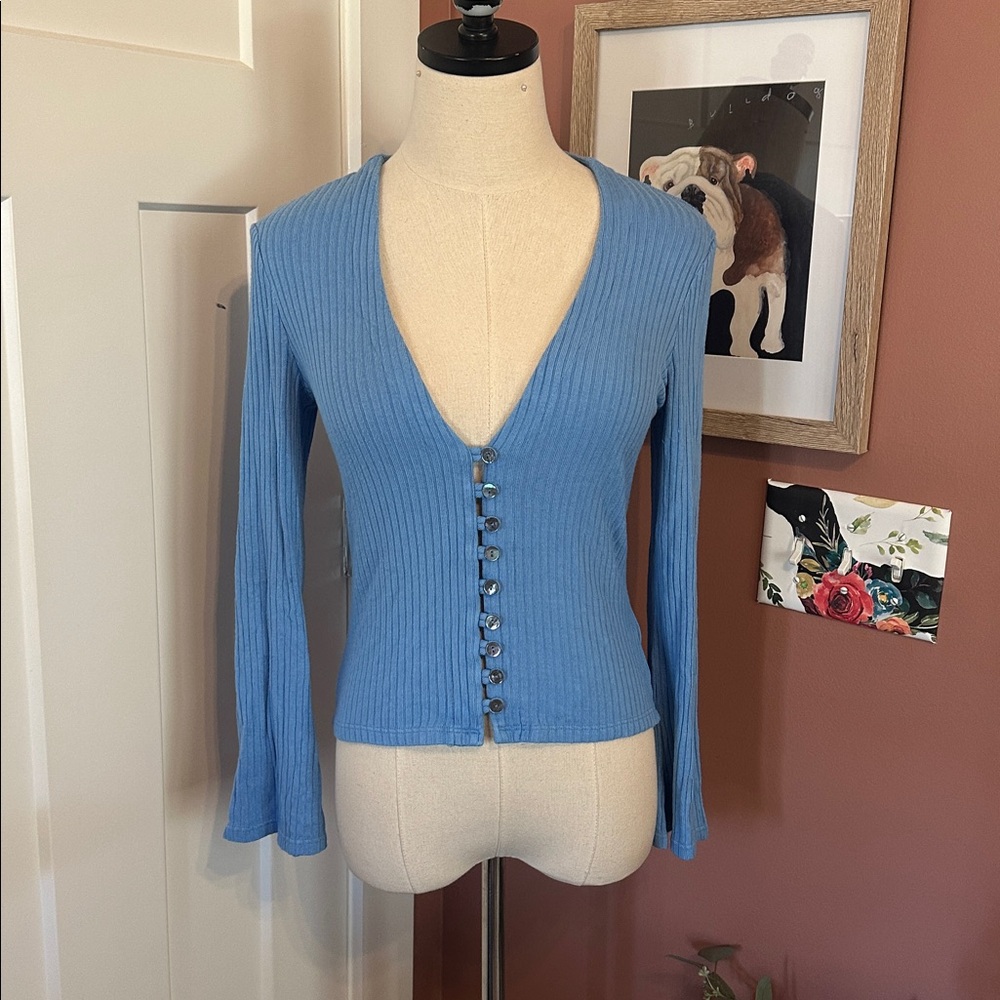 Reformation Gellar Parisian Blue Ribbed bell sleeve L shell Button-Up vneck Top - Picture 4 of 14
